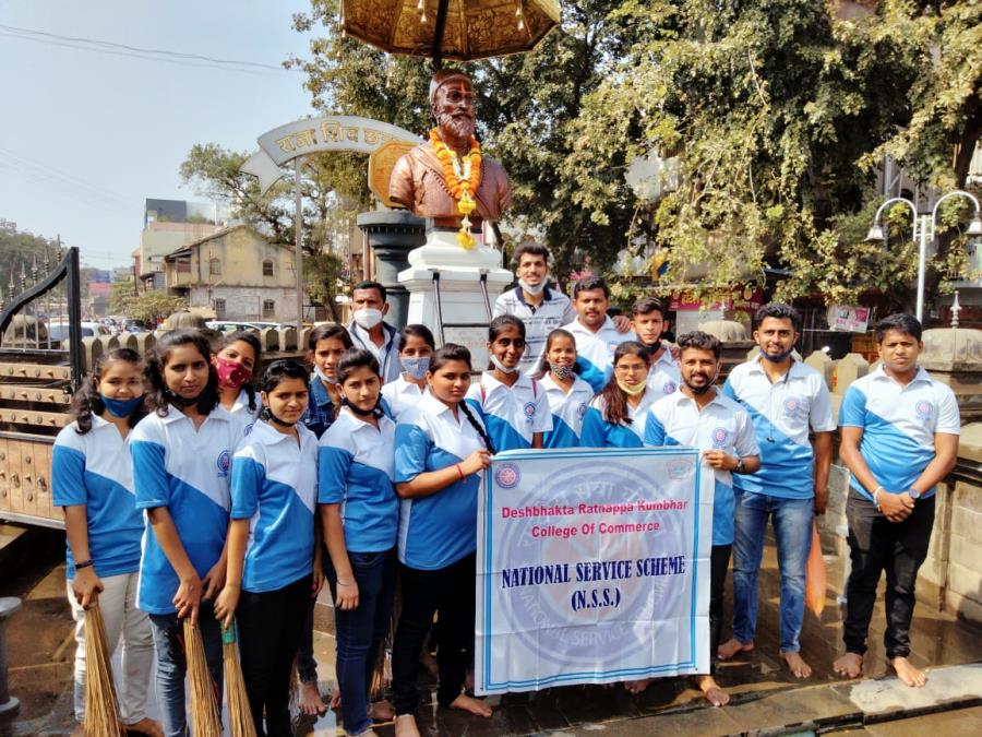 Cleaning of all statues in kolhapur on occasion of new year