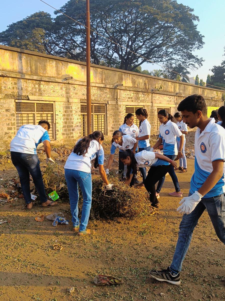 स्वच्छता अभियान: कोल्हापूरमहानगरपालिका आणि राष्ट्रीय सेवा योजना स्वयंसेवक दि. ३०/१२/२०२३