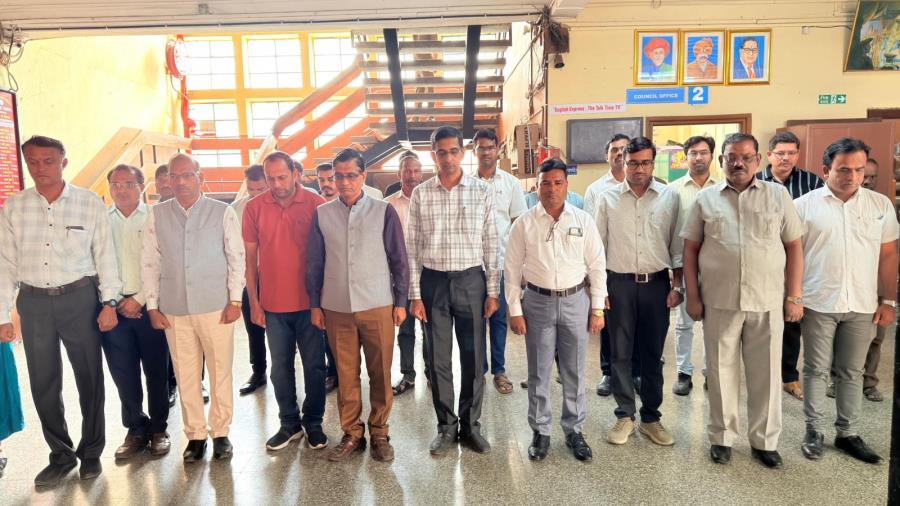 महाविद्यालयामध्ये हुतात्म्यांना आदरांजली..30.