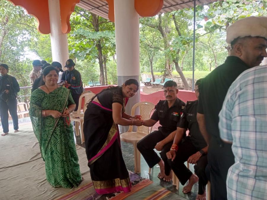 Outreach program - Tying Rakhi to Army Soldie