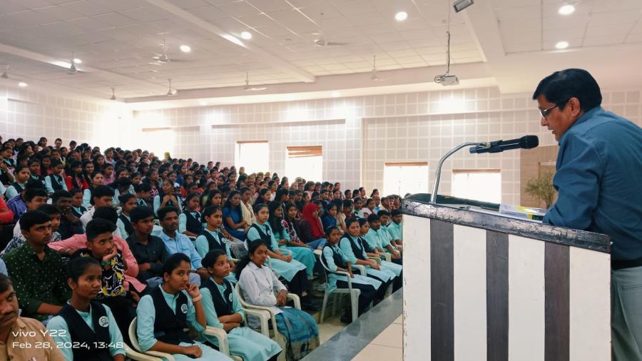 Discuss on the biography Pashanpalavi, author
